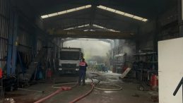 Ey&uuml;psultan'da iş yerinde korkutan yangın! &Ccedil;ok sayıda itfaiye ekibi olay yerine y&ouml;nlendirildi