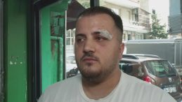 Ey&uuml;psultan&rsquo;da akılalmaz pişkinlik kamerada: Trafik magandası s&uuml;r&uuml;c&uuml;y&uuml; darbetti! 'Buyur kardeşim'