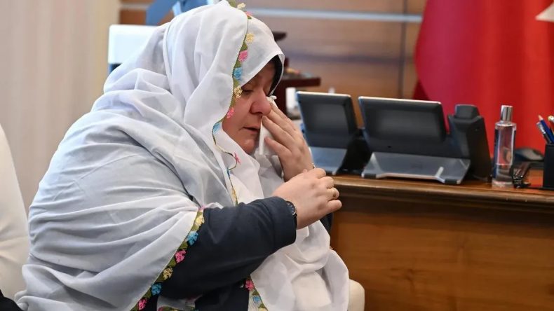 Faşizan Dili G&ouml;zyaşlarıyla Anlattı