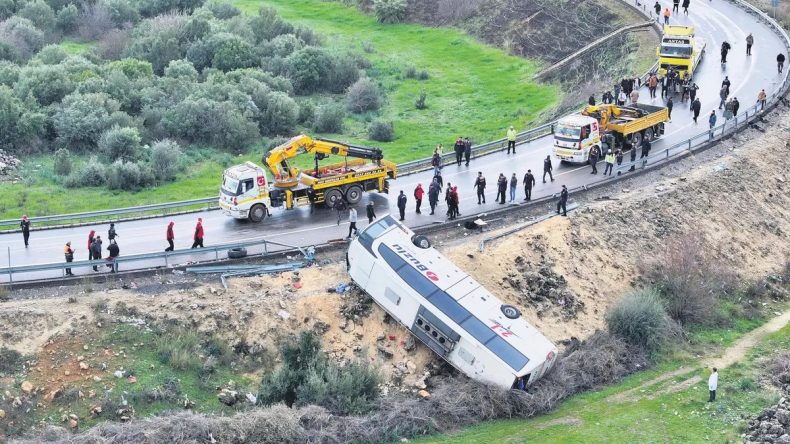 Feci Kazalarda 17 Kişi Hayatını Kaybetti, 25 Yaralı