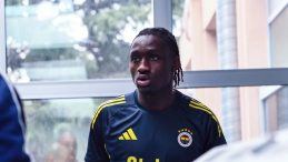 Fenerbah&ccedil;e Salonda Antrenman Yapıyor