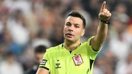 FIFA Lisanslı Hakem Cihan Aydın, Bursa'da Gen&ccedil;lerle Tecr&uuml;belerini Paylaştı