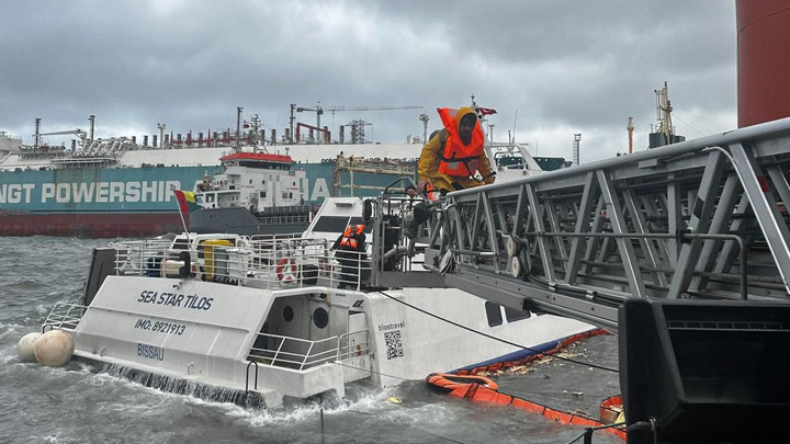 Fırtına Nedeniyle Gemide Mahsur Kalan Personeller Kurtarıldı