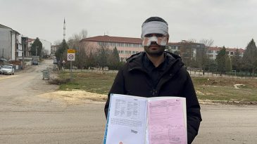 Fizik &Ouml;ğretmeni, Rehber &Ouml;ğretmenin Y&uuml;z&uuml;ne Sıcak &Ccedil;ay Fırlattı