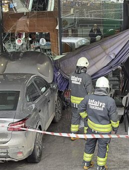 Fren Yerine Gaza Bastı! AVM'de Kafeye Daldı; 1 Yaralı