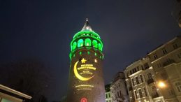 Galata Kulesi'nde Ramazan Atmosferi! İftar Vakti İ&ccedil;in Yeşil Aydınlatma