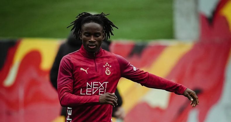 Galatasaray'da Nhaga İlk Antrenmanına &Ccedil;ıktı