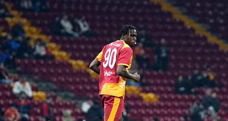 Galatasaray'da Singo Yaklaşık 2 Ay Sonra Geri D&ouml;nd&uuml;