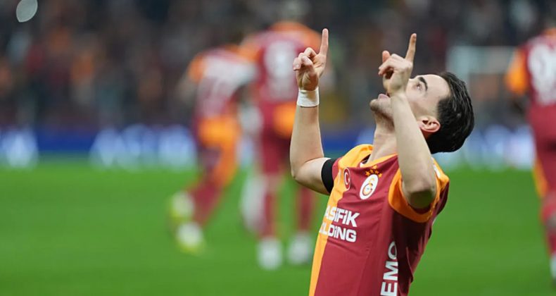 Galatasaray&rsquo;da Yunus Akg&uuml;n Yeni Transferlere Dikkat &Ccedil;ekti!