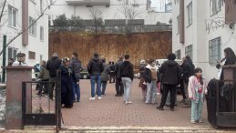 Gaziantep&rsquo;te Facianın Eşiğinden D&ouml;n&uuml;ld&uuml;! İstinat Duvarı Ara&ccedil;ların &Uuml;zerine &Ccedil;&ouml;kt&uuml;