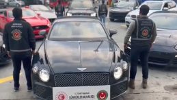 G&uuml;mr&uuml;kte Usuls&uuml;z Ge&ccedil;irilen 65 L&uuml;ks Ara&ccedil; Ele Ge&ccedil;irildi: 22 Kişi G&ouml;zaltında