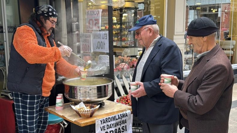 G&uuml;nl&uuml;k 200 Bardak &Uuml;cretsiz &Ccedil;orba Dağıtıyor