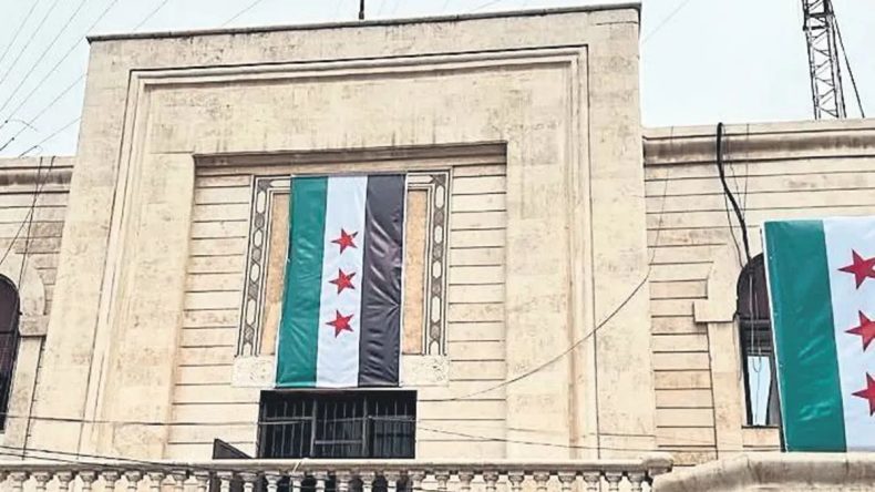 Haseke'de Suriye Bayrağı Dalgalandı