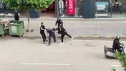 Hatay'da Kargocuyla Vatandaş Arasında Kavga: Sokak Boks Ringine D&ouml;nd&uuml;!