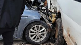 Hatay'da &Ouml;ğrenci Servisi ile Otomobil &Ccedil;arpıştı: 15 Yaralı!