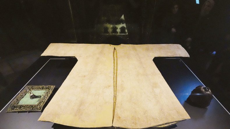 Hırka-i Şerif Ziyarete A&ccedil;ıldı