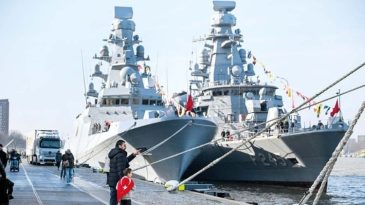 Hollanda Basını: Etkileyici Manzara&hellip; T&uuml;rk Savaş Gemileri Rotterdam&rsquo;ın Merkezinde