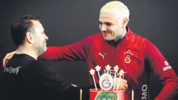 İcardi'ye &Ouml;zel Pasta Kutlaması