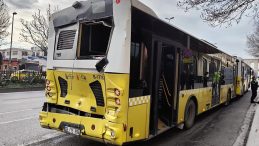 İETT Otob&uuml;sleri Durakta Zincirleme Kaza Yaptı