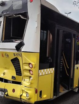 İETT Otobüsleri Durakta Zincirleme Kaza Yaptı