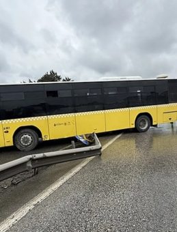 İETT Otobüsü Bariyerlere Çarptı: 5 Yaralı