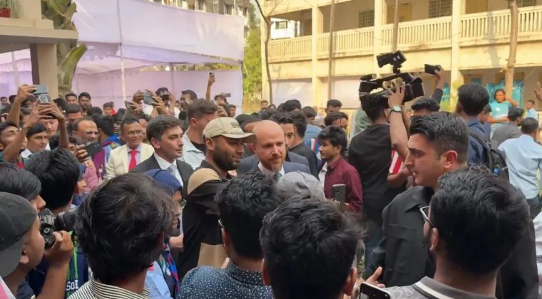 İlim Yayma Vakfı M&uuml;tevelli Heyeti Başkanı Bilal Erdoğan, Dakka'da Sağlık Merkezi A&ccedil;ılışı Yaptı