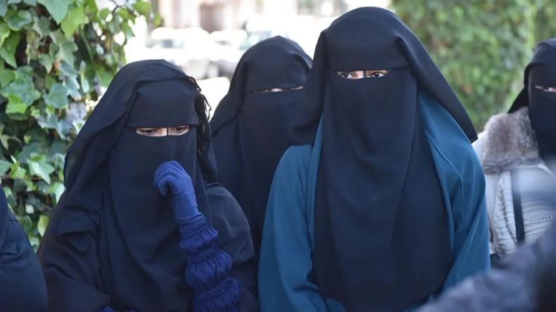 İspanya'da Burka ve Pe&ccedil;e Yasağı! &Uuml;lke Genelinde &Ouml;neri Sunuldu