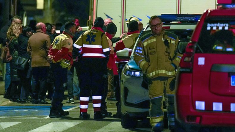 İspanya&rsquo;da apartmanı alevler sardı: 5 &ouml;l&uuml;