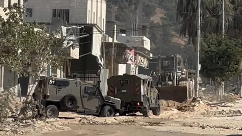 İsrail Batı Şeria&rsquo;ya baskınlar d&uuml;zenledi! 10 Filistinli yaralandı, evler ve cami hedef alındı