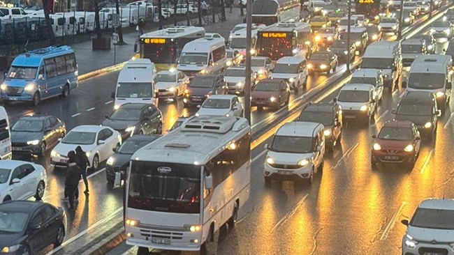İstanbul Anadolu Yakası'nda Trafik Yoğunluğu Y&uuml;zde 80'e Ulaştı