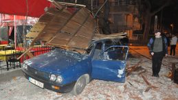 İstanbul Fırtınanın Etkisi Altında: Binalar ve Dalgalar B&uuml;y&uuml;k Hasar G&ouml;rd&uuml;