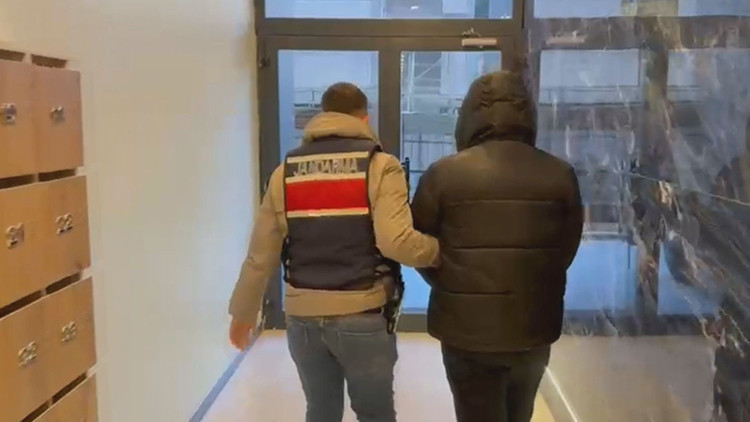 İstanbul Merkezli 6 İlde Uyuşturucu ve Yasa Dışı Bahis Operasyonu: 17 Ş&uuml;pheli Tutuklandı