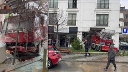 İstanbul'da Asans&ouml;rl&uuml; Nakliye Kamyonu Diş Polikliniğine Girdi: 2 Yaralı