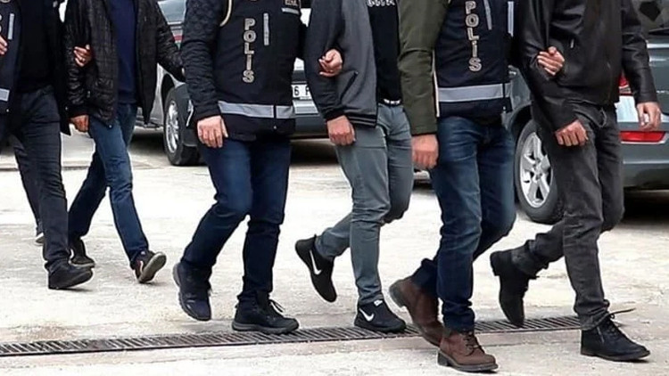 İstanbul'da Oturum Belgesi Dolandırıcılığı: 9 Kişi G&ouml;zaltında