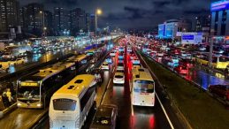 İstanbul'da trafik &ccedil;ilesi: Yoğunluk y&uuml;zde 80'e kadar &ccedil;ıktı! İşte alternatif g&uuml;zergahlar&hellip;