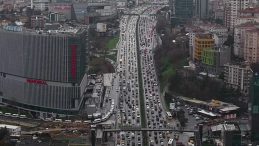İstanbul'da Trafik Yoğunluğu Y&uuml;zde 90'a Ulaştı!