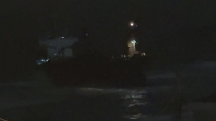 İstanbul'da Y&uuml;k Gemisi Karaya Oturdu