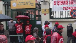 İstanbul'daki İtalyan Lisesi'nde T&uuml;rk &ouml;ğretmenler grev başlattı | 'Doğduğumuz topraklarda kimsenin bizi aşağılamaya hakkı yok'