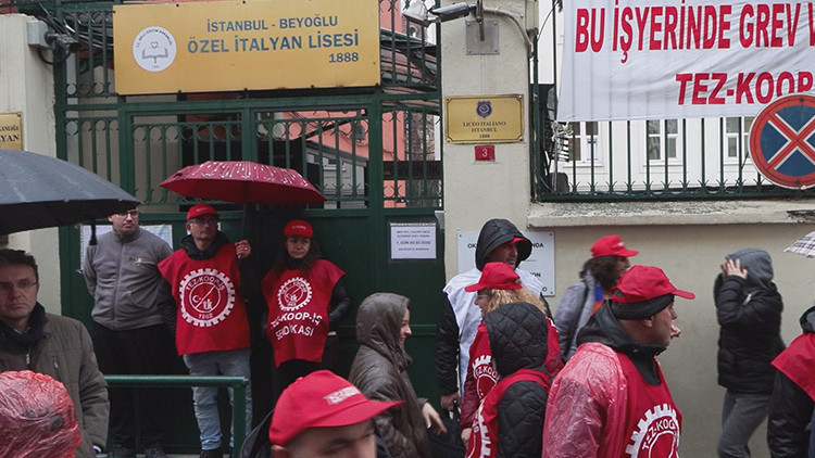 İstanbul'daki İtalyan Lisesi'nde T&uuml;rk &ouml;ğretmenler grev başlattı | 'Doğduğumuz topraklarda kimsenin bizi aşağılamaya hakkı yok'