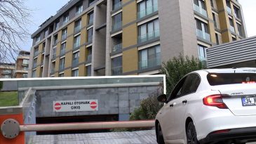 İstanbul'daki Sitenin Otoparkında 30 Milyon Dolar &Ccedil;uval &Ccedil;alındı