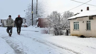 İstanbul'un Etrafında: Yoğun Kar Yağışı Her Yeri Beyaza D&ouml;n&uuml;şt&uuml;rd&uuml;