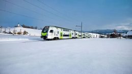 İsvi&ccedil;re&rsquo;de B&uuml;y&uuml;k Tehlike: 80 Yolcuyu Taşıyan Tren Raydan &Ccedil;ıktı