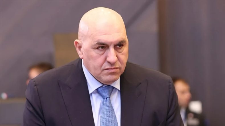 İtalya Bu G&uuml;ndemle &Ccedil;alkalanıyor! Savunma Bakanı Duabi'de Mahsur Kaldı