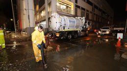 İzmir'de Beklenen Tablolar: Cadde ve Sokaklar Su İ&ccedil;inde Kaldı! Vatandaşlar Tepkili