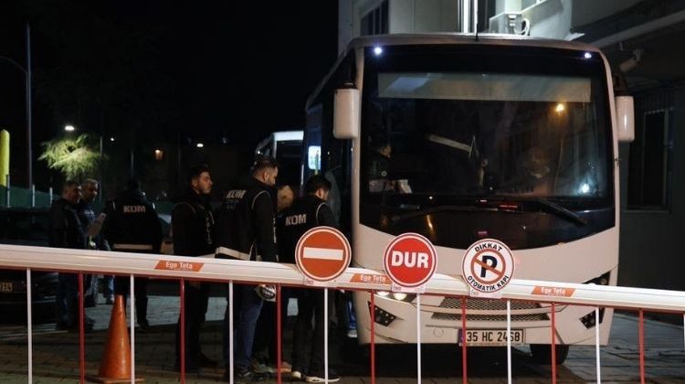 İzmir'de Buca Belediyesine Y&ouml;nelik R&uuml;şvet Operasyonu: 7 Ş&uuml;pheli Tutuklandı