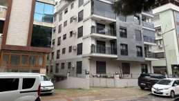 İzmir'de Evinde Vahşi Bir Cinayete Kurban Gitti! Katil Zanlısı Yakalandı ve İfadesi Ortaya &Ccedil;ıktı