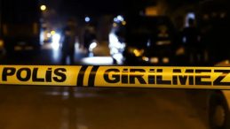 İzmir'de evinin &ouml;n&uuml;nde katledildi: Dehşet olayda 'eski nişanlı' detayı! Polis yeleğiyle gelen&hellip;