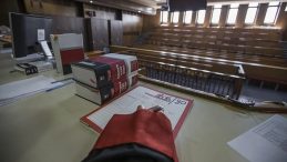 İzmir'de Skandal Dijital Zorbalık: Kız &Ccedil;ocuklarının Telefonları Tehditlerle Alındı!