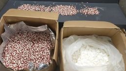 İzmir'de Uyuşturucu İle M&uuml;cadele: 104 Bin 40 Sentetik Ecza Ele Ge&ccedil;irildi!