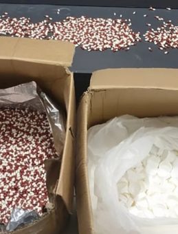 İzmir'de Uyuşturucu İle M&uuml;cadele: 104 Bin 40 Sentetik Ecza Ele Ge&ccedil;irildi!